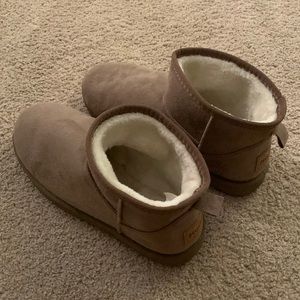 Mudd short fuzzy boots